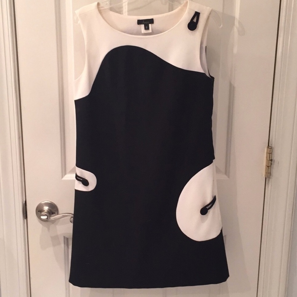 Classy color block black & white dress